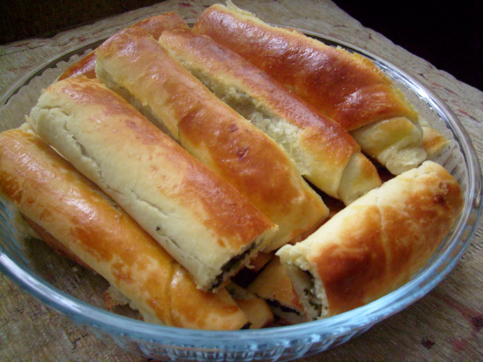 ZUHALİN TARİFLERİ ISPANAKLI KOL BÖREĞİ (Mayalı)