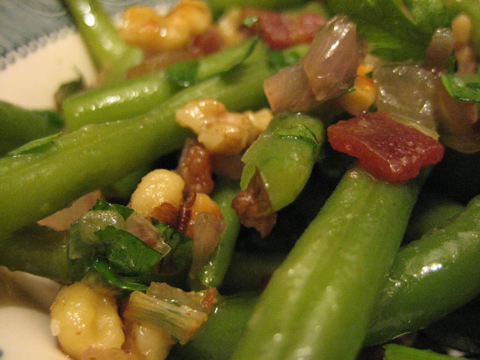 Bookcook GREEN BEANS WITH WARM BACON VINAIGRETTE