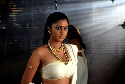Click to see more mallu-film-movie-pazhassi-raja-rediff-review
