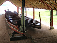 Les grandes pirogues maories, jusqu'a 200 personnes a bord