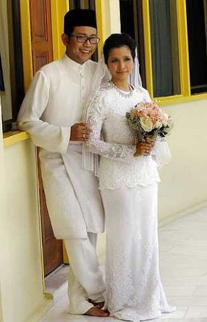 Baju Kurung Nikah