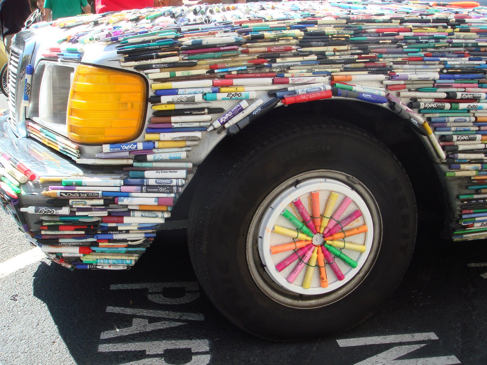 [Mercedes+Pens+Hub+Cap.JPG]