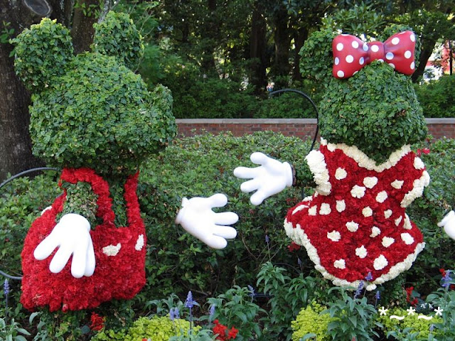 Disney-Epcot-Mickey-Minnie-Topiary_sm.jpg