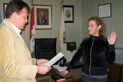 Intendente Leonardo Raimundo toma juramento a Romina Suárez