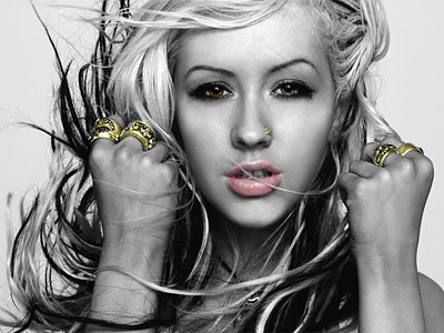 [Christina_Aguilera_-_Makes_Me_Wanna_Pray.jpg]