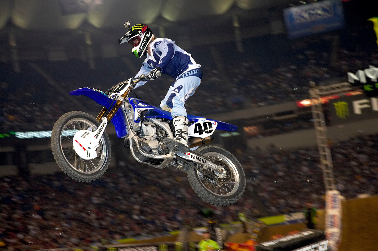 http://2.bp.blogspot.com/_xUuMMAIu4Qs/TUAEYHbklcI/AAAAAAAAAI4/9SECKWwXgo4/s1600/supercross1.jpg