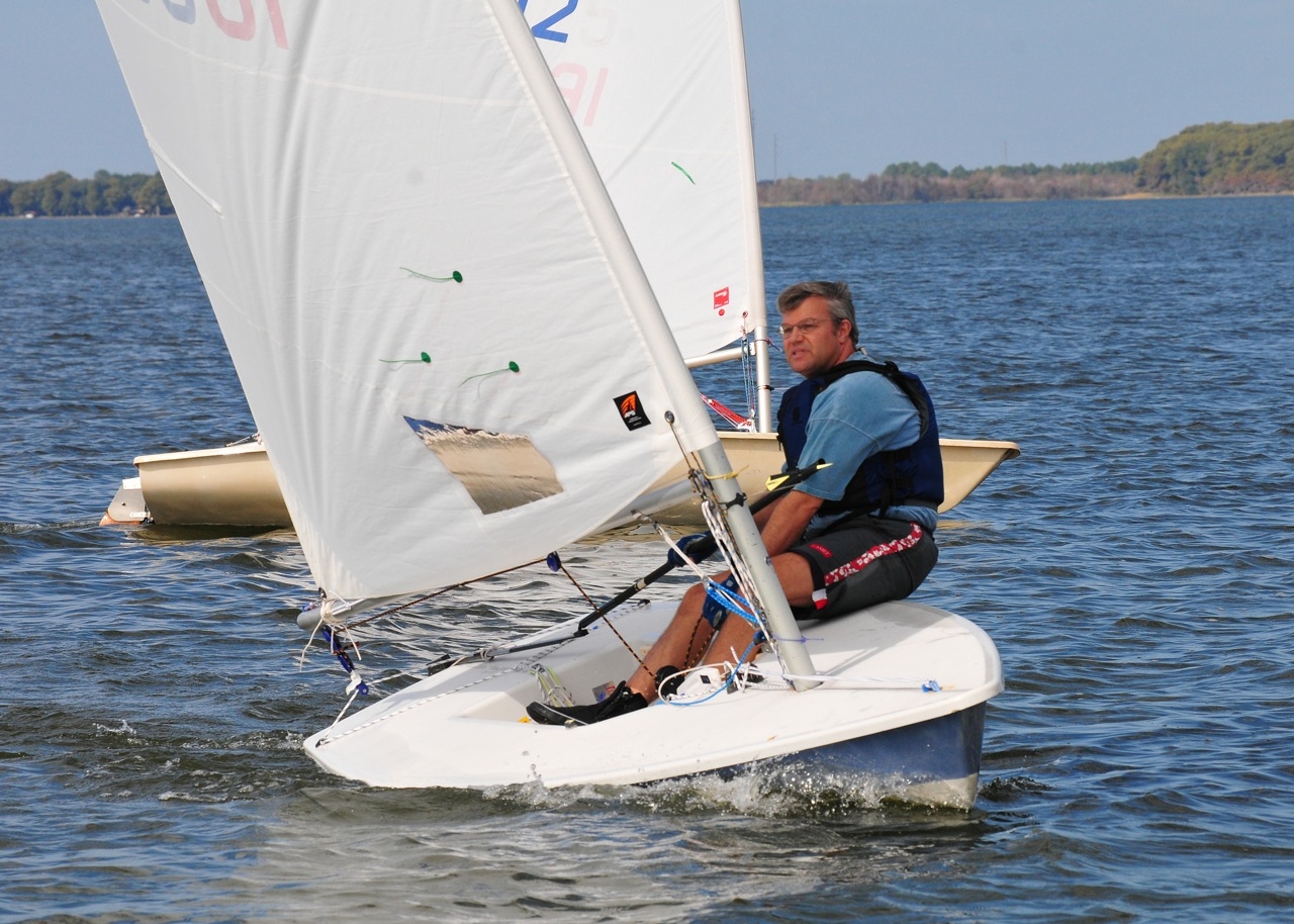 How to Sail the Laser LASERS LOOK FOR THE BEST TEN OF THE YEAR.