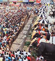 thirunakkara pakalpooram