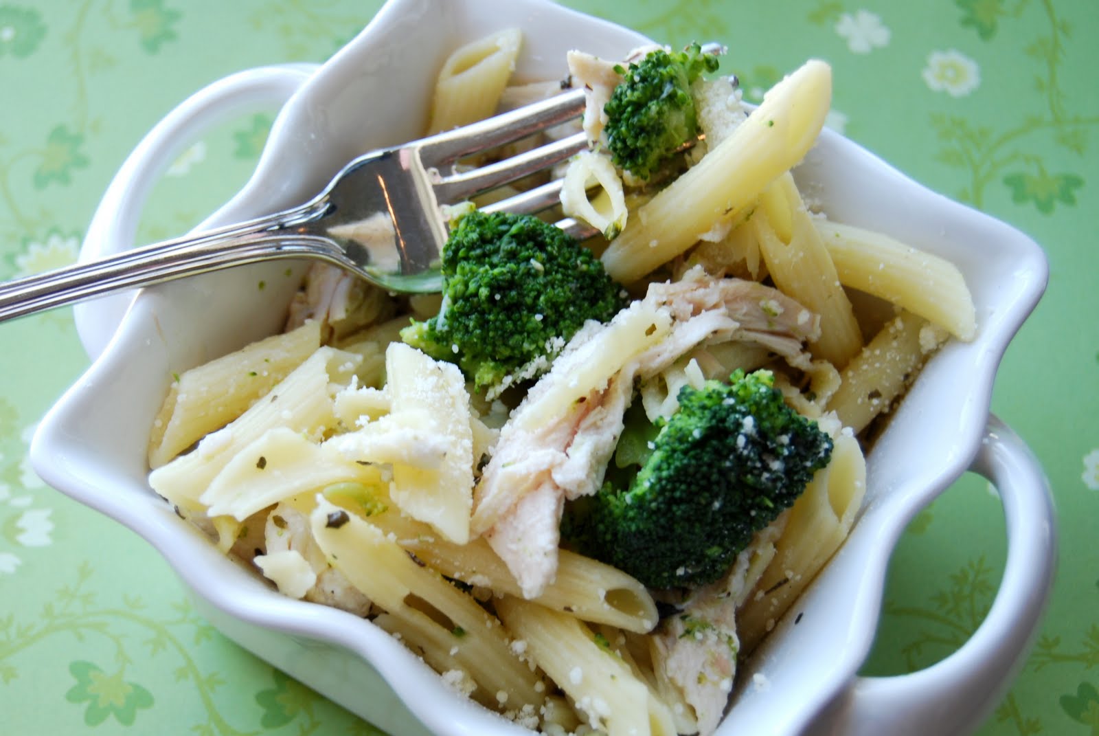 See Jane in the kitchen Broccoli Garlic & Chicken Penne