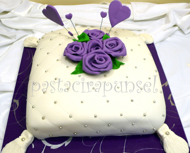 Pastacı Rapunsel Butik Pasta Tasarımı SÖZ PASTASI (MOR GÜLLÜ)