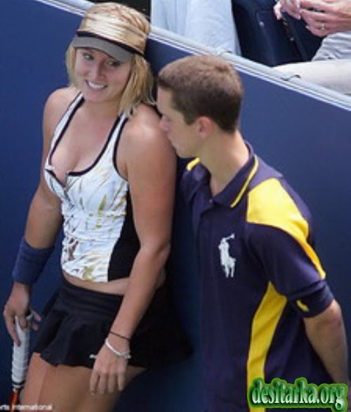 [tennis-cleavage-photos-1.jpg]