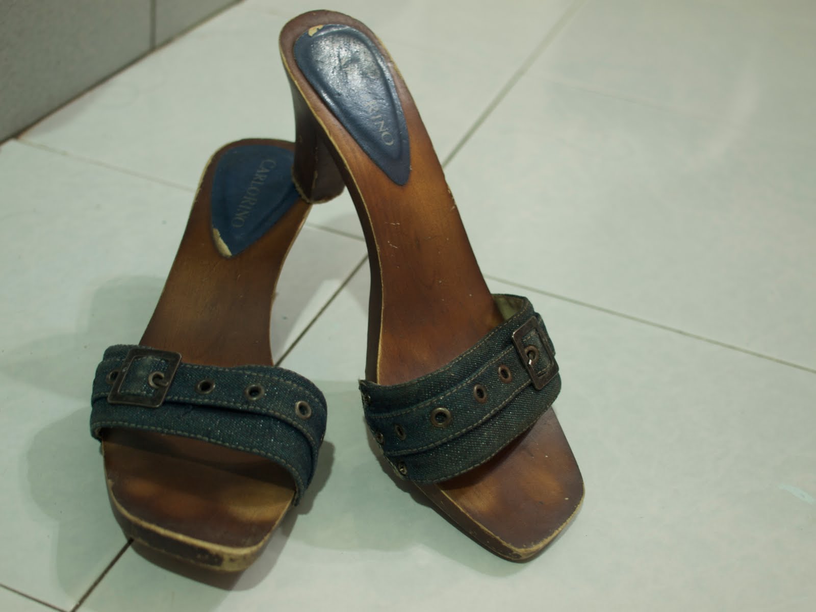 Pyjamas and Preloved Online Carlo Rino wood shoes Pyjamas and Preloved Online Carlo Rino wood shoes