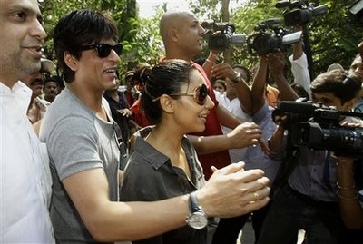 [8688-bollywood-actor-shah-rukh-khan-second-left-and-his-wife-gauri-khan-center-arrive-to-cast-their-v.jpg]