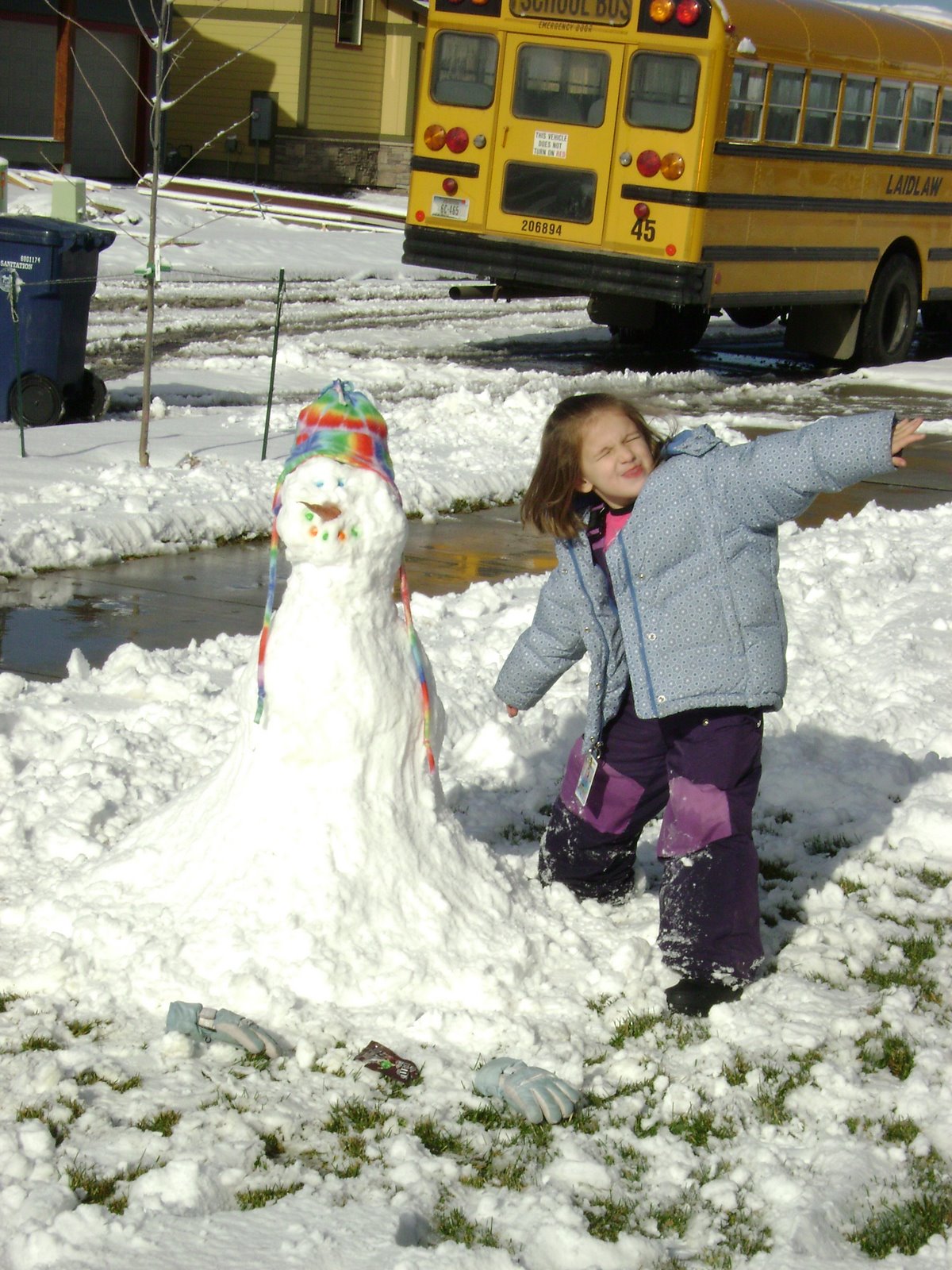 [11-13-07+Hannah's+snow+man.JPG]