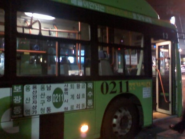 Seoul_bus_G0211-Hyundai_aero_city_FL_side.jpg
