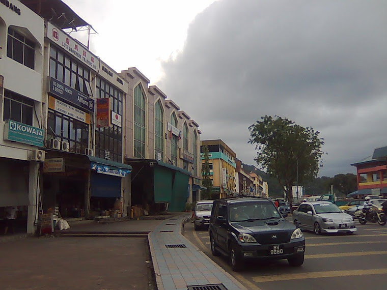 Bruneian car park on yellow line..