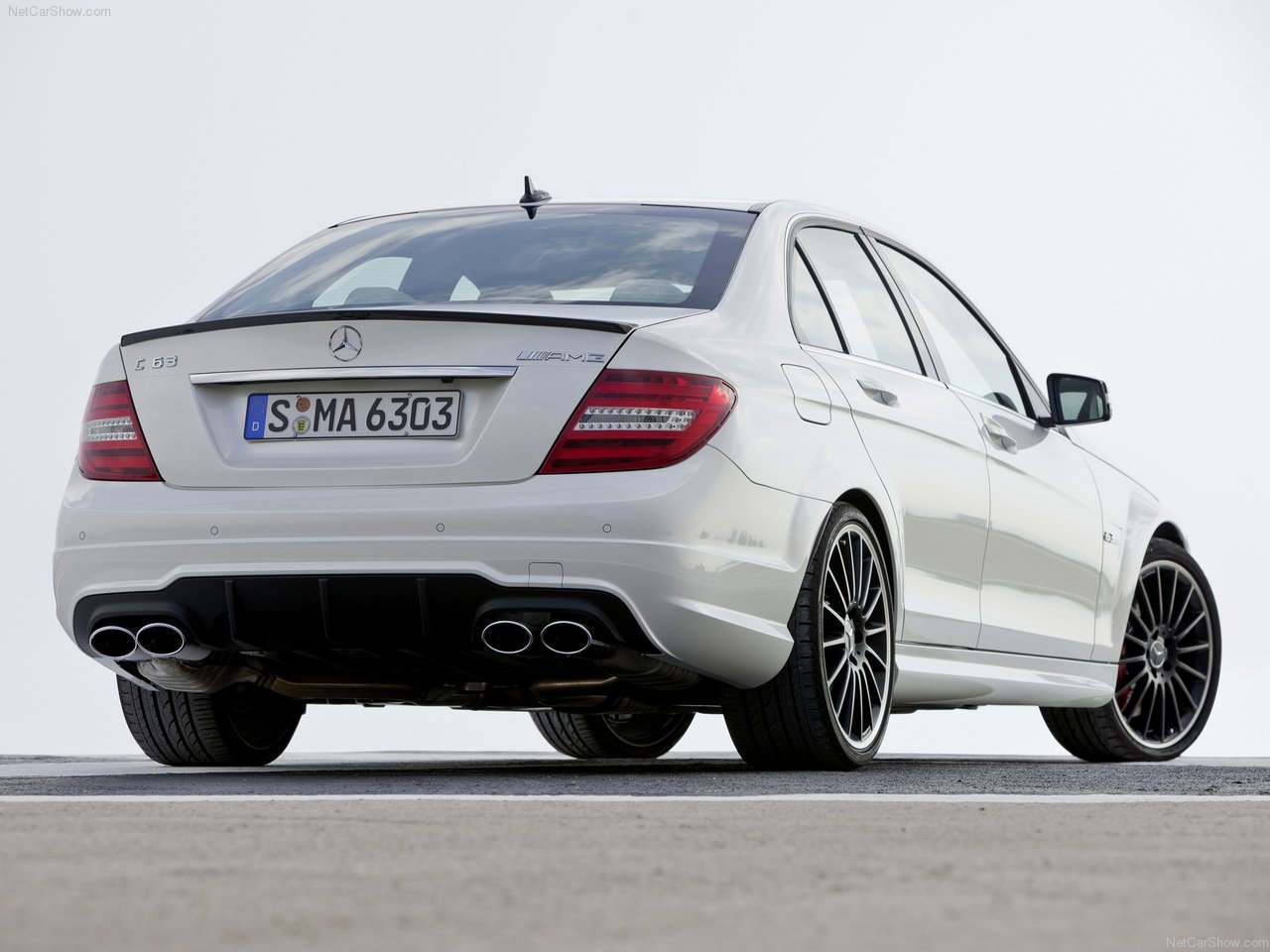 http://2.bp.blogspot.com/_xhqjRo6NERQ/TVFictoEAZI/AAAAAAAAKKI/EucI_JtVlOc/s1600/Mercedes-Benz-C63_AMG_2012_1280x960_wallpaper_08.jpg