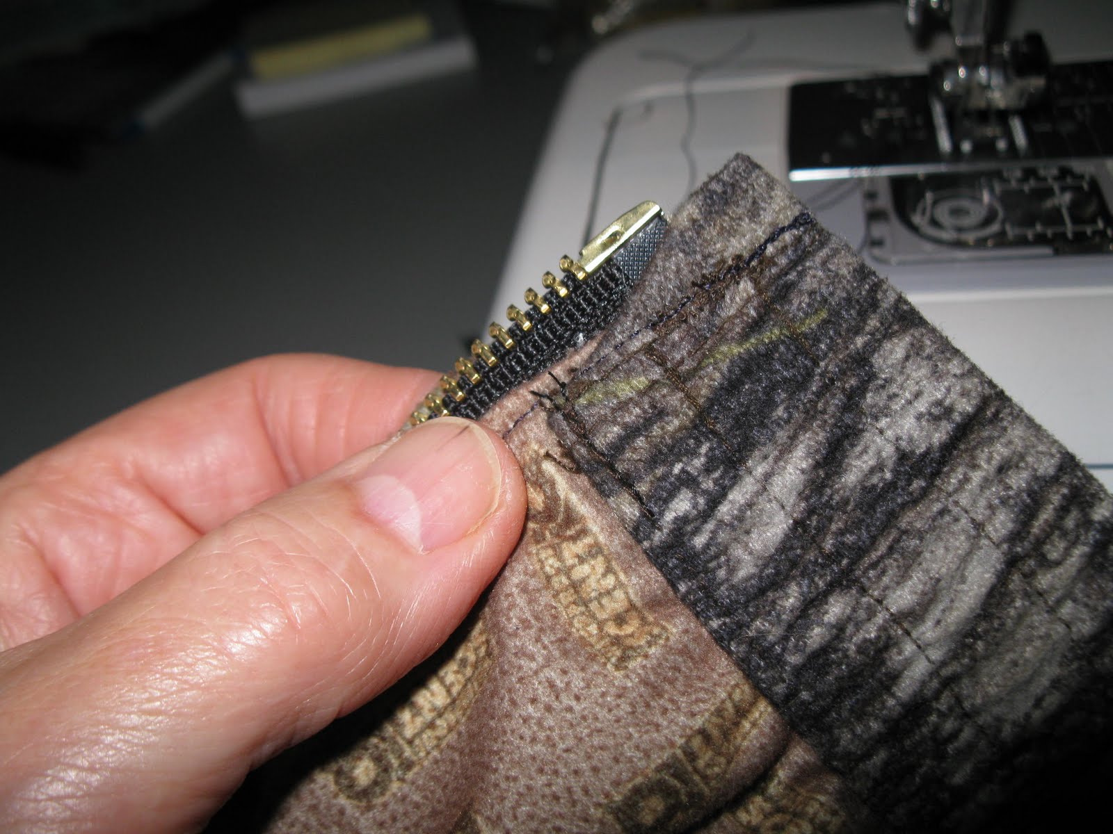 Simply Homemaking Replacing a Zipper in a coat/jacket