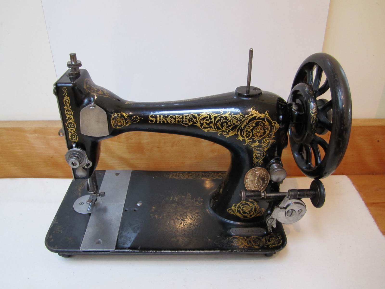 The Corset Channel: Restoring a Vintage Sewing Machine. 