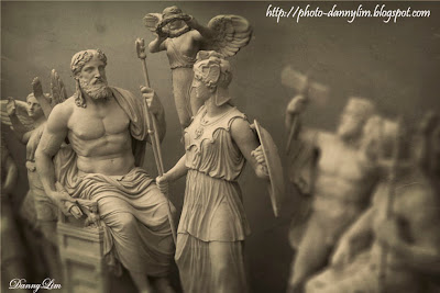 Zeus-Acropolis-Museum-01 title=