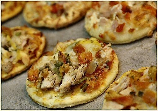 [make-mini-pizzas-800X800.jpg]