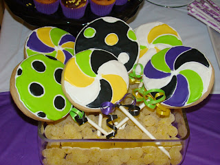 decorated sugar cookie pops - sweet cakes by rebecca