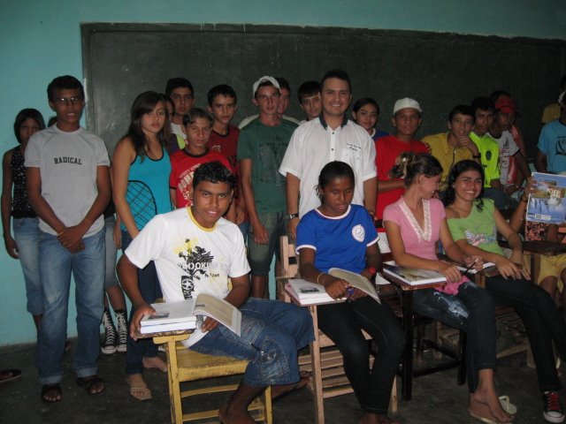 Professor Pedro com os alunos do 1º ano de Aroeiras