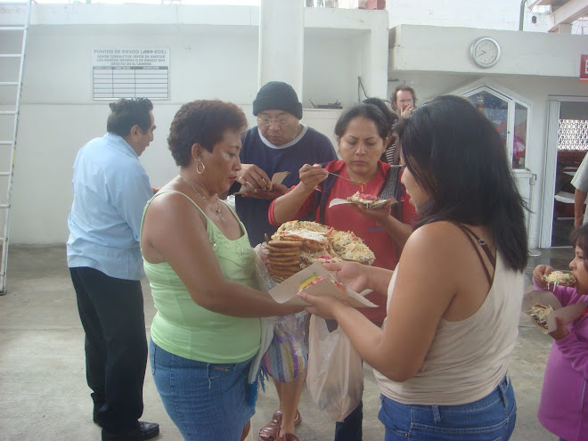 Vendeuse de Tacos dans la rue