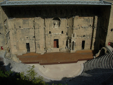 Sophie et Jérôme découvrent le Théâtre antique