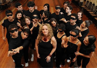 Paula Wenke e atores do Teatro dos Sentidos Paula Wenke e atores do Teatro dos Sentidos