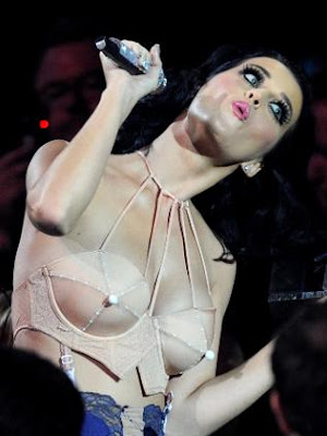 Re THREAD OF JUST KATY PERRY'S BOOBS