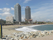 To conclude I must say that no Barcelona trip is complete without a walk . (barcelona beach)