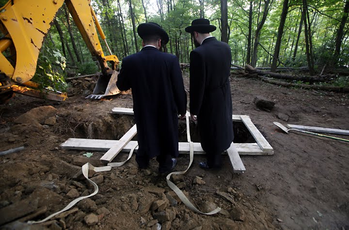 [ecgkjburialsite04a.jpg]