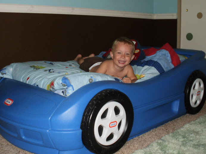 My new COOL car bed!