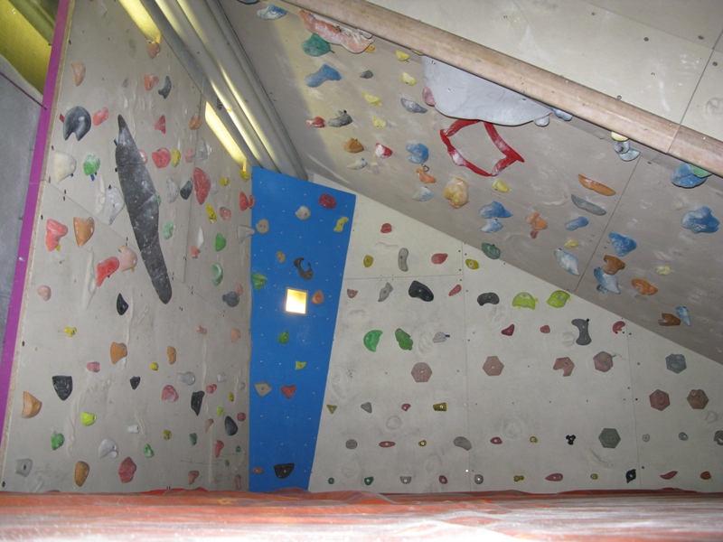 [boulderwand2.JPG]