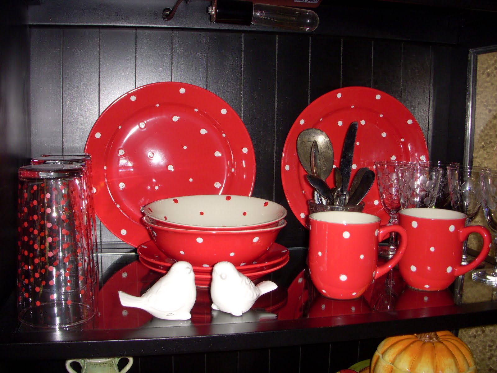 polka dot dishes