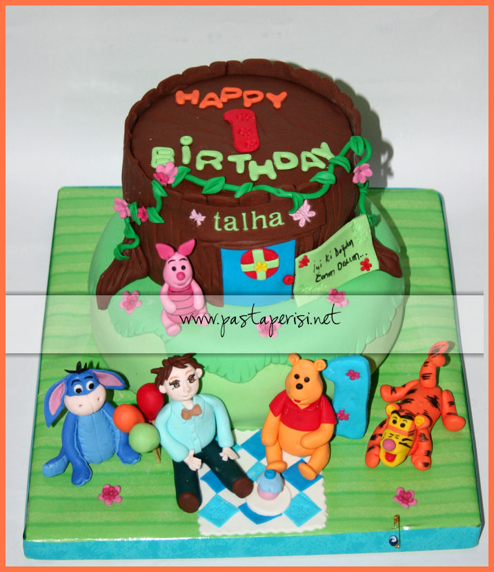 PASTA PERİSİ SERAP PASTA TASARIM Winnie The pooh pastası, Parti süsleri