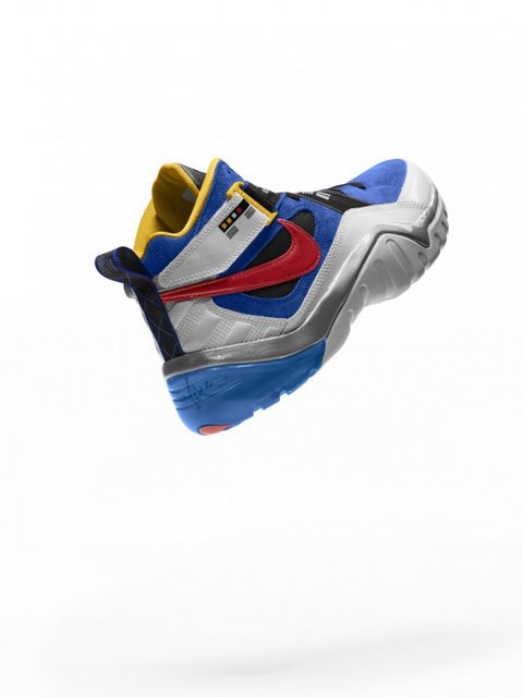 [qs_transformers_basketball_soundwave_heeldown-600x800.jpg]