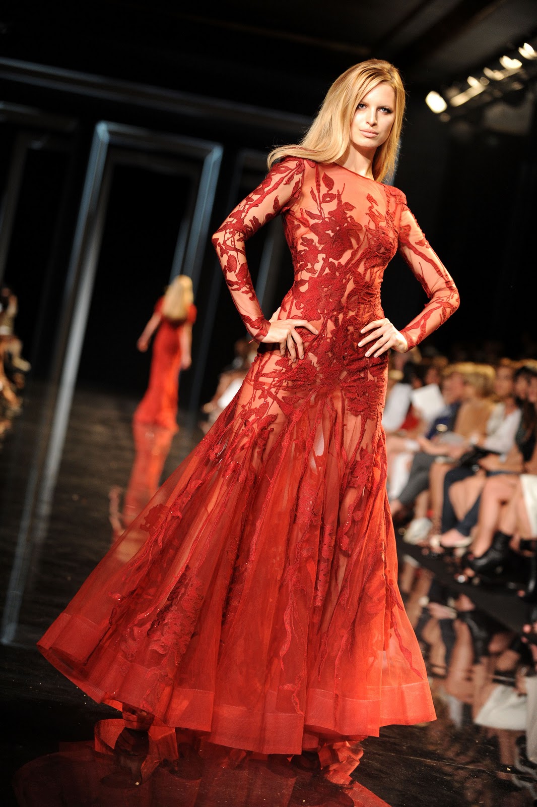 http://2.bp.blogspot.com/_yisnza3lNcM/TVLQ9Q-3hzI/AAAAAAAACsk/H75ROFXcOF4/s1600/red+elia+saab+wedding.jpg