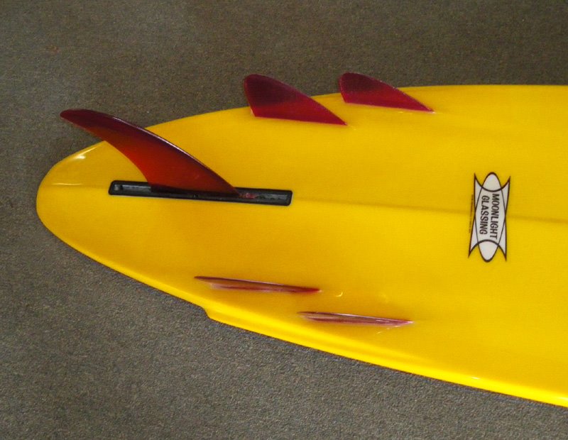 [bonzer_ewing_red_fins.jpg]