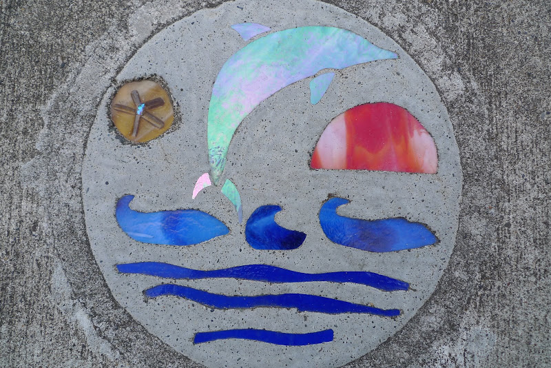 Dolphin Street Art in Oregon via CopyStrands.com