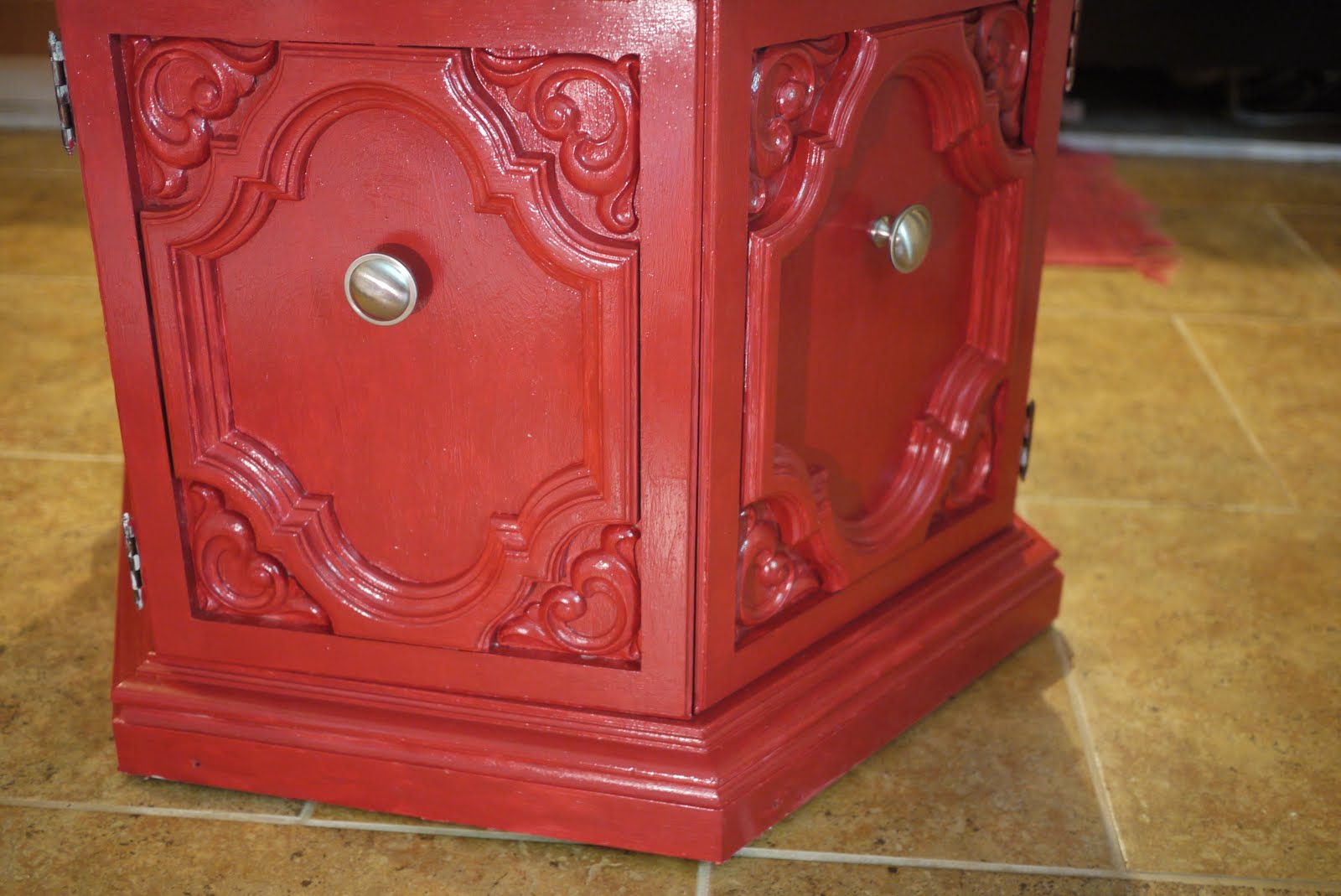 Creative Outpour Retro End Table Redo