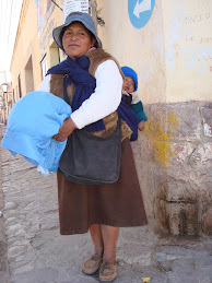 Andean mujer y bebe