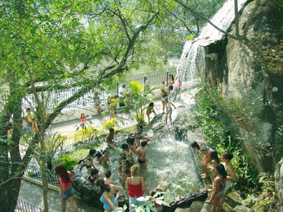 CLUBE DE CAMPO: CACHOEIRAS E FONTES DE ÁGUA MINERAL