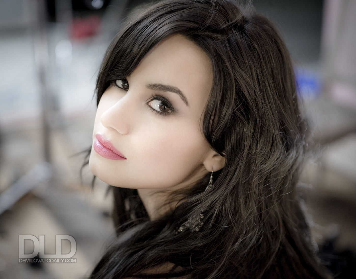 http://2.bp.blogspot.com/_yt_gslvjQ3g/TUxeEWCaJ_I/AAAAAAAAAK8/H1n8p5IX-bQ/s1600/demi-here-we-go-again-demi-lovato-7190988-1400-1100%255B1%255D.jpg