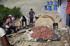 PREPARANDO PACHAMANCA YAUYINA