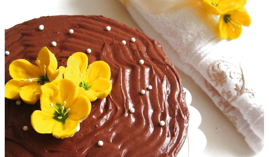 Sour Cream Vanilla Cake With Royal Icing Flowers