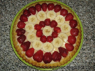 reteta de tarta cu banane si capsuni
