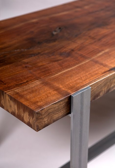 TABLE BASE CAPTURING WALNUT SLAB