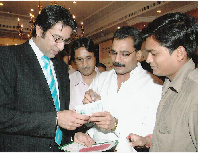 DR RAJESH WITH VASEEM AKRAM A GREAT CRICKETER WITH DIABETES